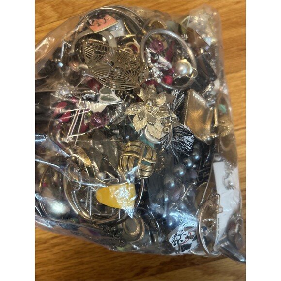 4LB SCRAP JUNK Jewelry Lot Craft Harvest Repurpose salvage Broken Vintage-Now - Picture 3 of 10